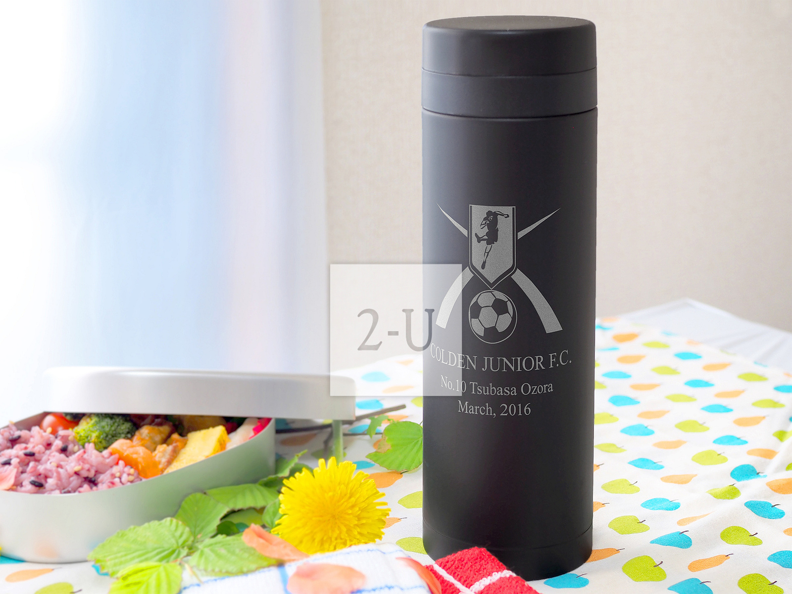 在午餐時間或社團活動中大顯身手！低調而不失質感的定製刻圖文保溫杯